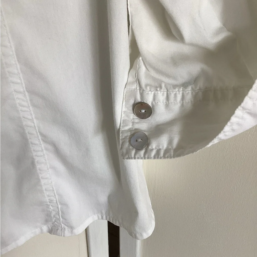 🌺 CHICO’S white shirt Sz 2 button down mother of pearl buttons stretch cotton - Picture 5 of 10
